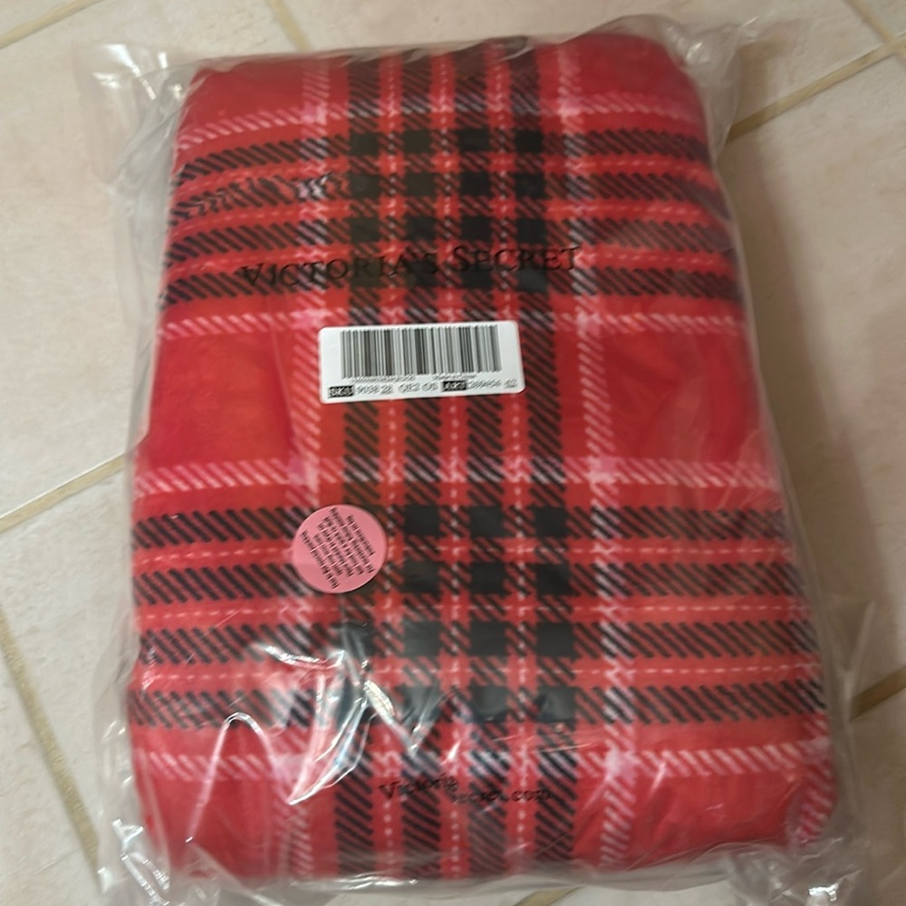 Victoria’s Secret cosy plush blanket. Brand new and in unopened packaging